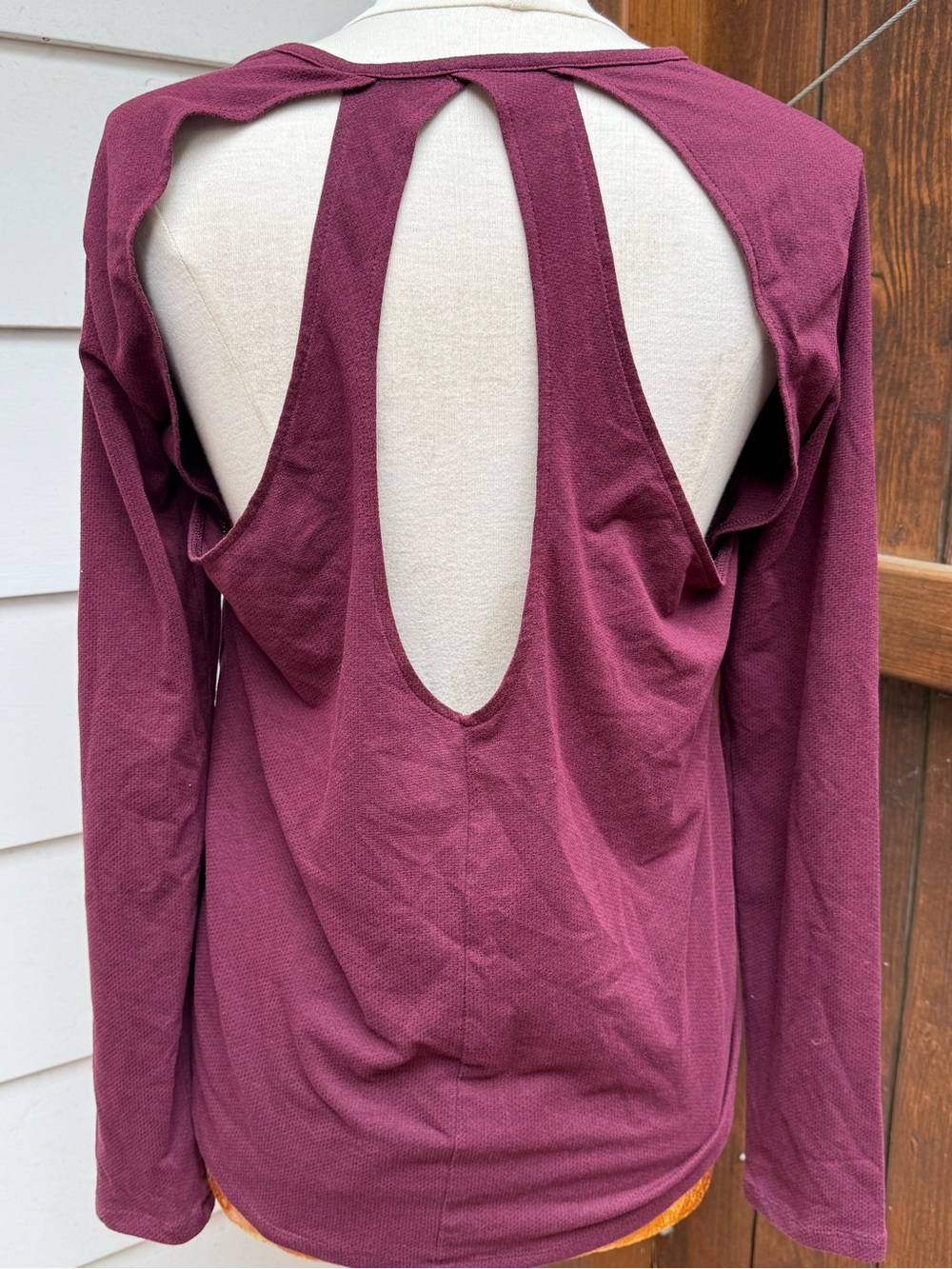 Under Armour Burgundy Purple Large Women's Workout Casual Open Back Top Shirt